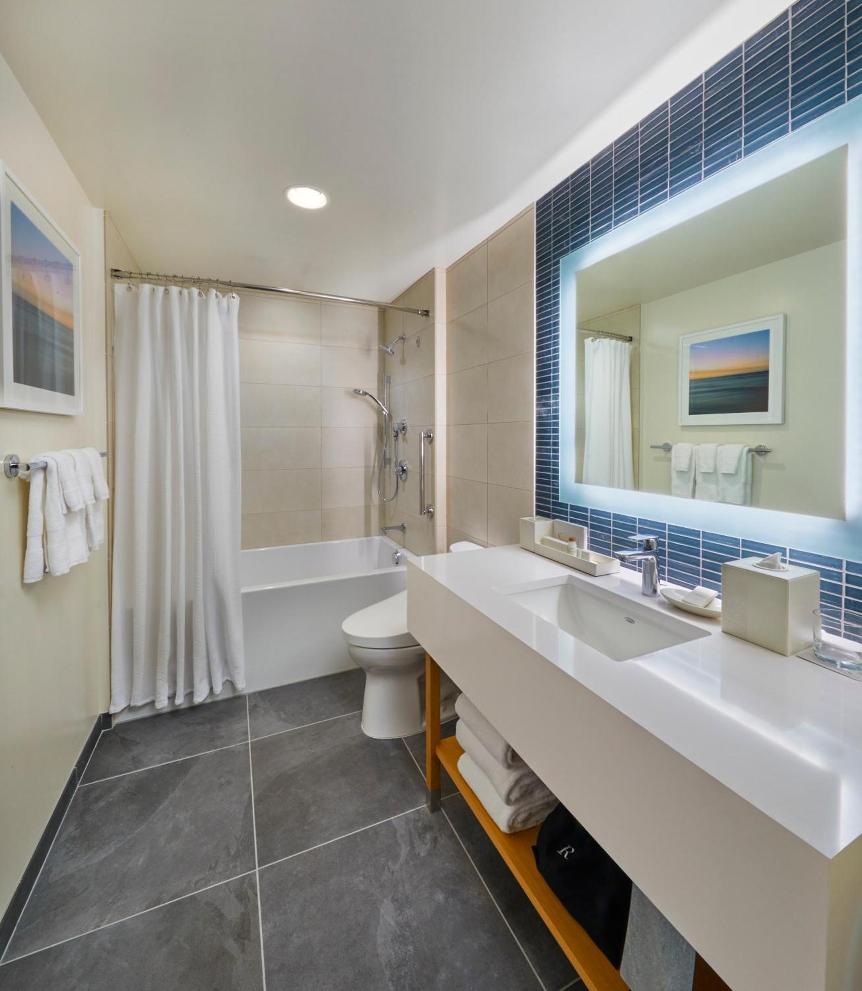 Premier King Room Ocean View Mobility Accessible Tub,1524117613:JPEG
